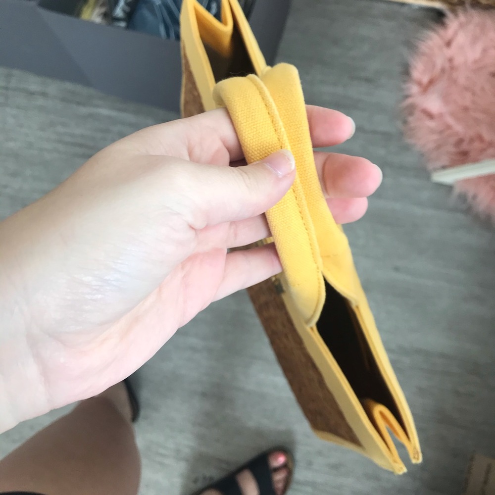 Tory Burch wicker yellow tote bag - Picture 7 of 8